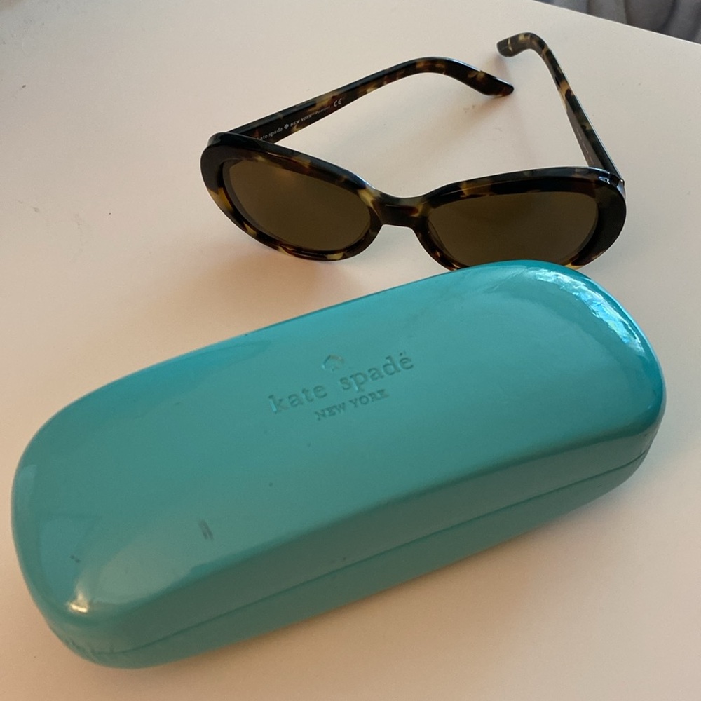 Kate Spade Sunglasses with case - Picture 5 of 6